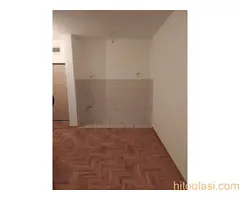 Izdajem stan u Borci ,ulica Licka - 3