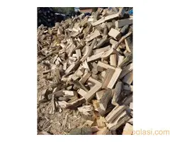 Cepana drva za ogrev i ljuspice za potpalu