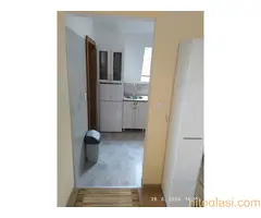 Nov jednoiposoban stan u okolini Autokomande - 4