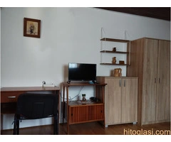 Издајем једнособан намештен стан - 4