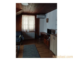 Издајем једнособан намештен стан - 9