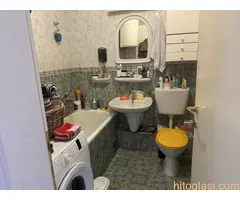 Vlasnik izdaje nameštenu garsonjeru, 30 kvm, na III spratu od III (nije potkrovlje) na duži period - 7